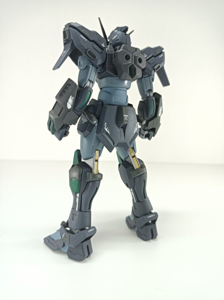 共通パーツ以外は自由との事だったのでミキシングでヒロイックな機体にしてみました！