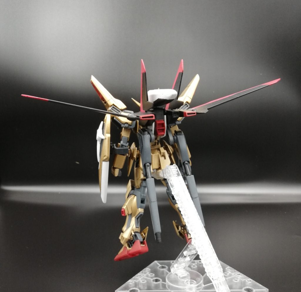 塗装は黒サフ→ゴールドのスプレー塗装。初めてのメタリックカラーで苦戦しました。