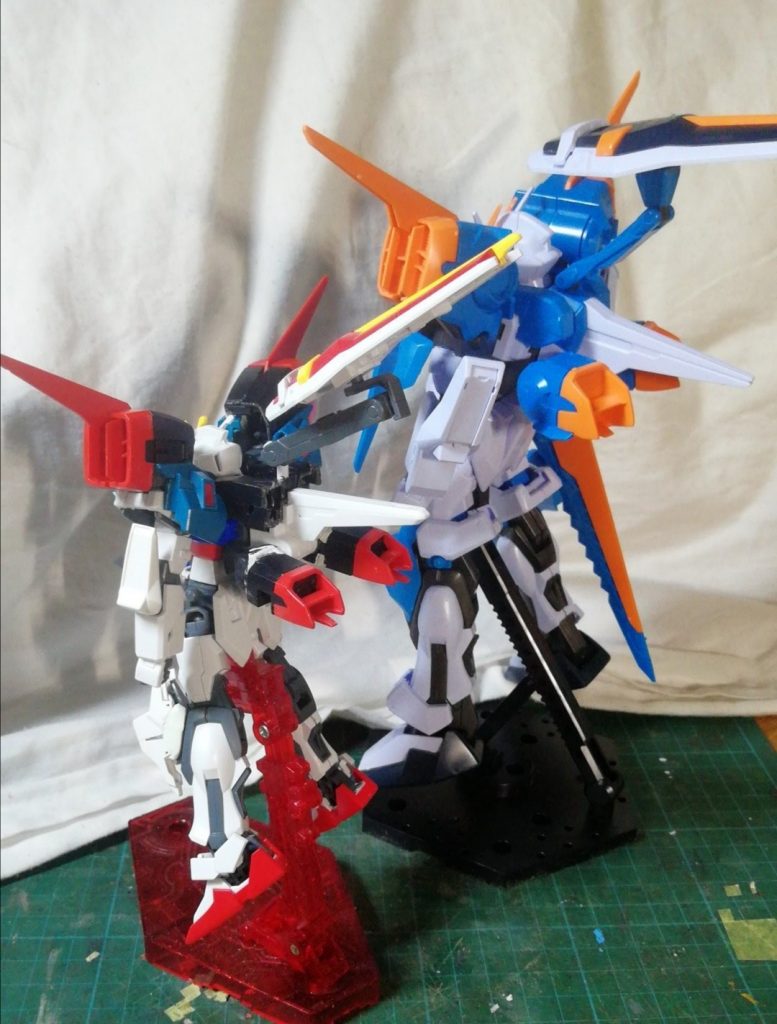 シールドストライカーはエールストライカーを刻んで再接着。塗装時シールドの色分けに助けられました。