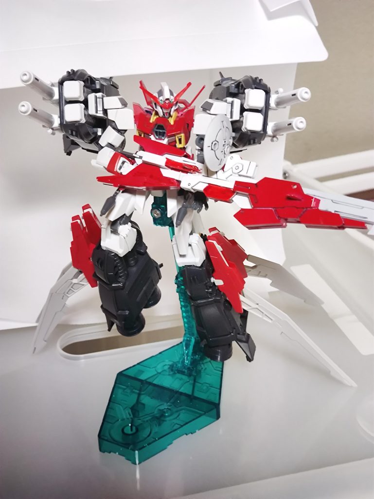 武器構え武器はAGE-2のライフルとHGBCのZZIIの大型ライフル、ライトニングBWS Mk-IIIをミキシング