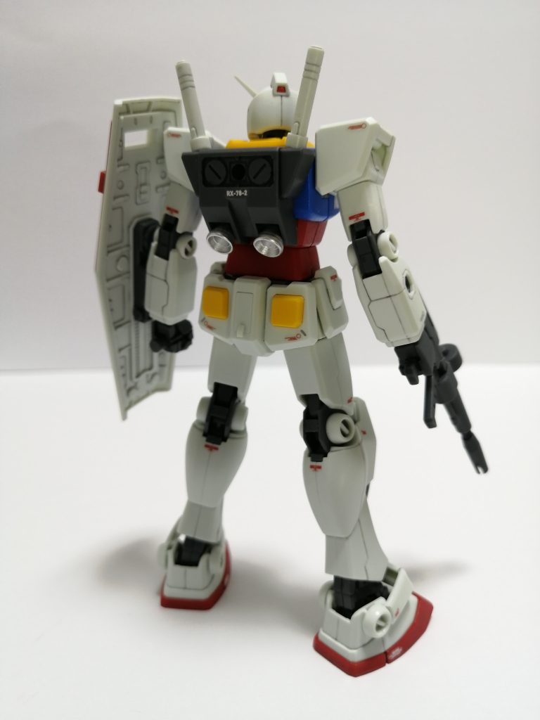 リアビューです。バーニアをシャインシルバーで塗装しています。