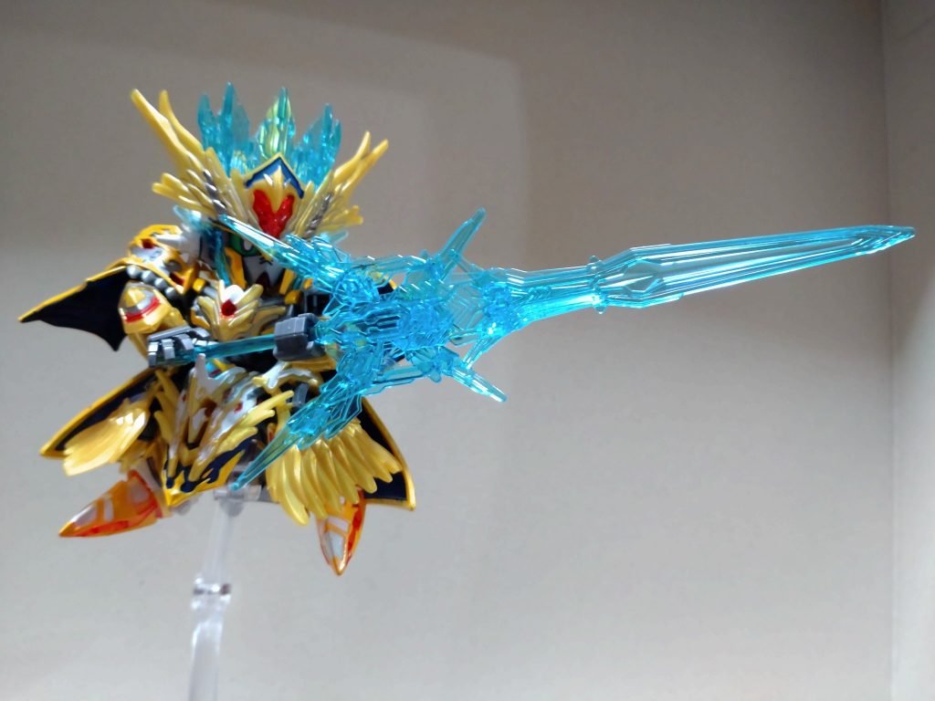 オマケ。胸のクリアパーツの向きを間違えて剣に取り付けたらなんか好みな感じの形状になったの図