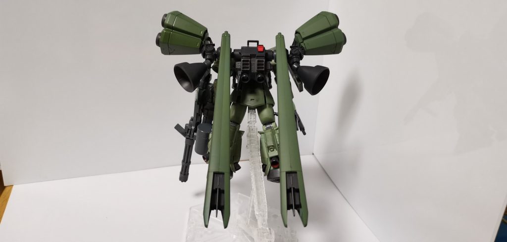 後ろはこんな感じです。バーニアはwaveのものを使い、ドラッツェの腕との接続をするボールジョイントは市販のよくわからないメーカーのパーツです。