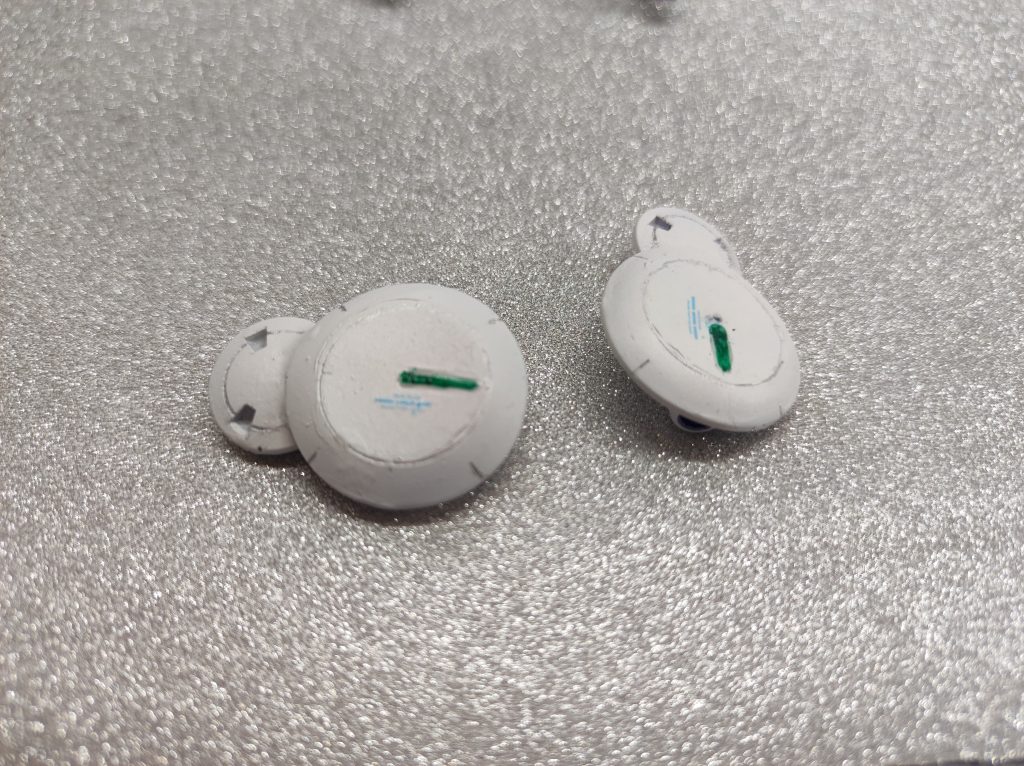 このサイズに積める太陽炉、外宇宙航行時代以降の技術であることは間違いない。これにも武装は搭載されていない。太陽炉も最新型のため、オーバーロードによる自爆機能も外されている。