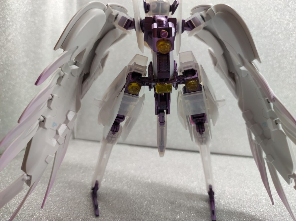 バックショットもともとのウーンドウォートには無いGNスラスターが追加されている。