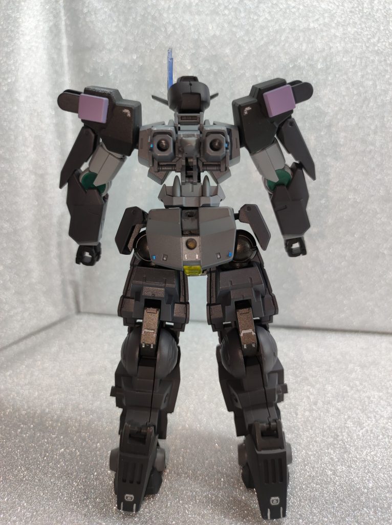 バックショット兄妹の機体ともにバックパックが簡素なものになっているが、その理由が