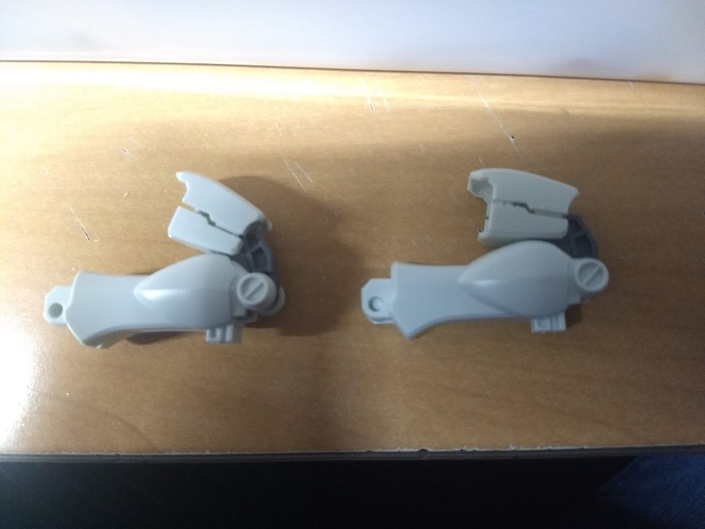 ひざ関節も少し掘り込みより曲がるようにしました。