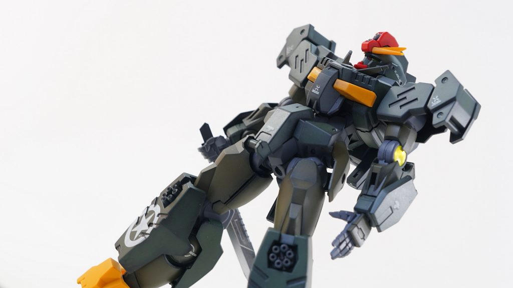 ミリタリー的にしたかったので、塗装は黒立ち上げですね。ちょっと白デカールがキレイすぎたので、最後少しだけウォッシングで汚してます。