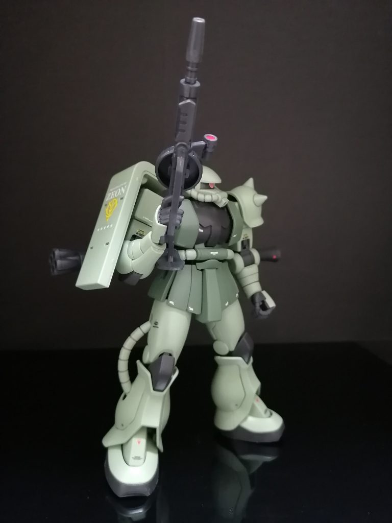 デカールはMGザクⅡVer.2.0を参考にして貼っています。