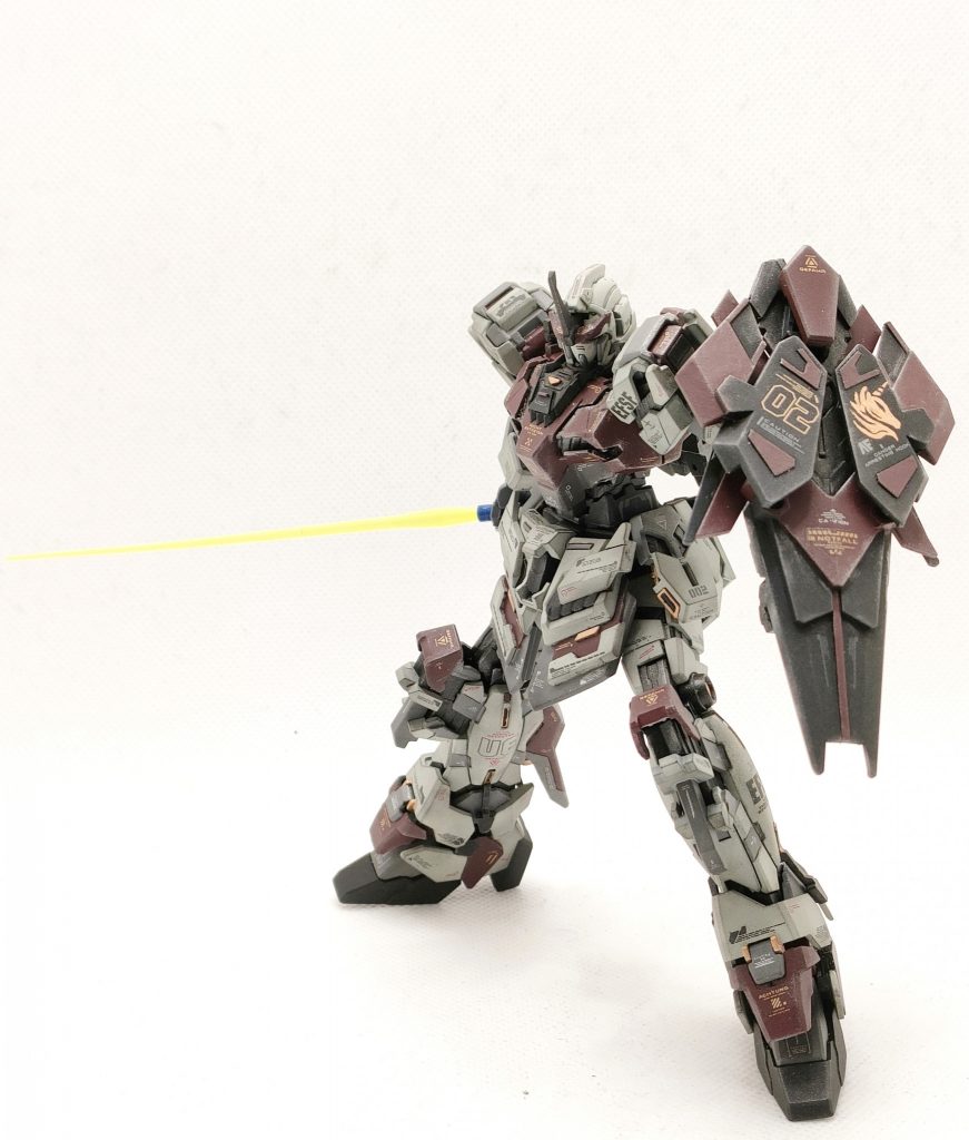 稼働良好でポーズはとりやすいですが・・・動かす度に部品のポロリ率が高いのが😅😅