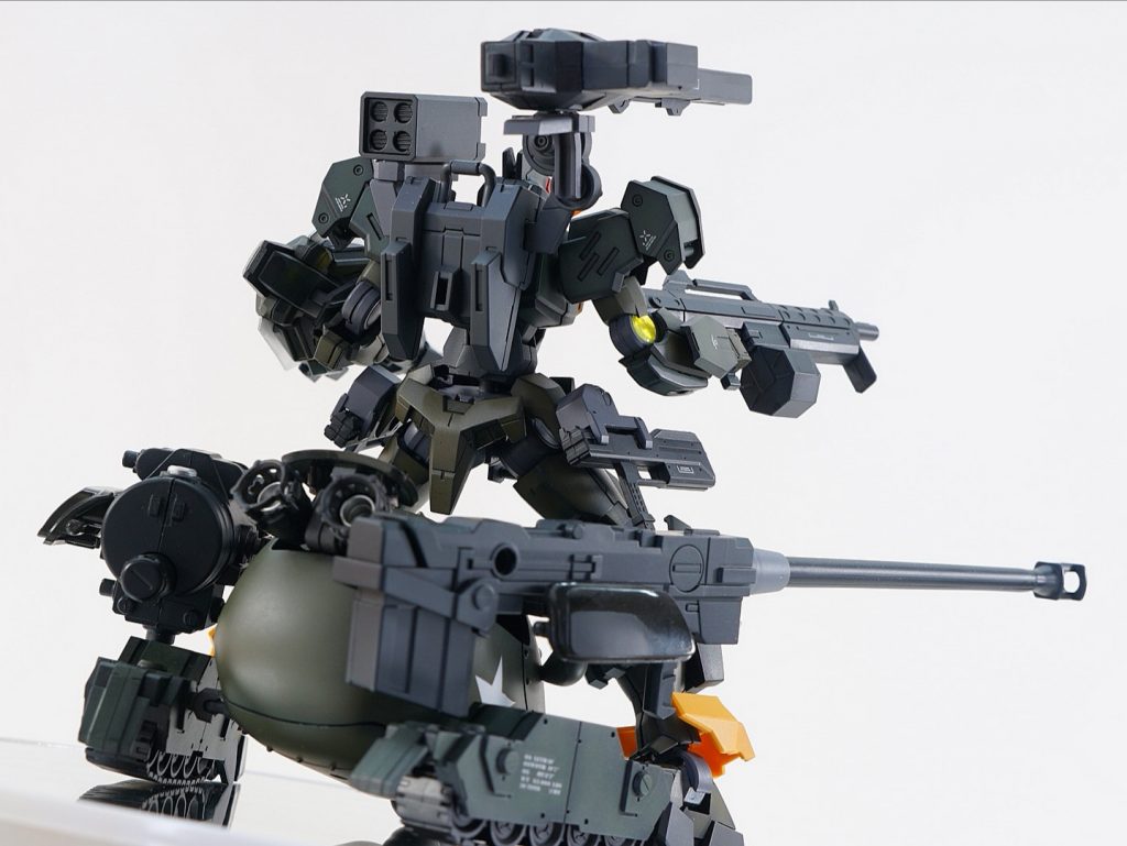 後ろから。大分ヘビーアームズに毒されてますね。履帯ユニットは30mmのタンクから拝借してます。