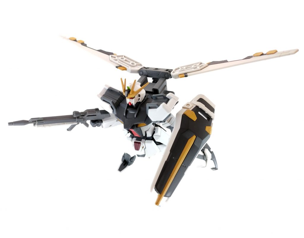 この「シンストライカー」は、I.W.S.Pやマルチプルアサルトストライカーなどの、万能型ストライカーパックに分類されるパックで、兵装を組み替えることで高機動戦闘・砲撃戦・近接戦に適した形態に換装し、単機で状況に合わせた戦闘が可能です。高機動形態の「エールモード」、