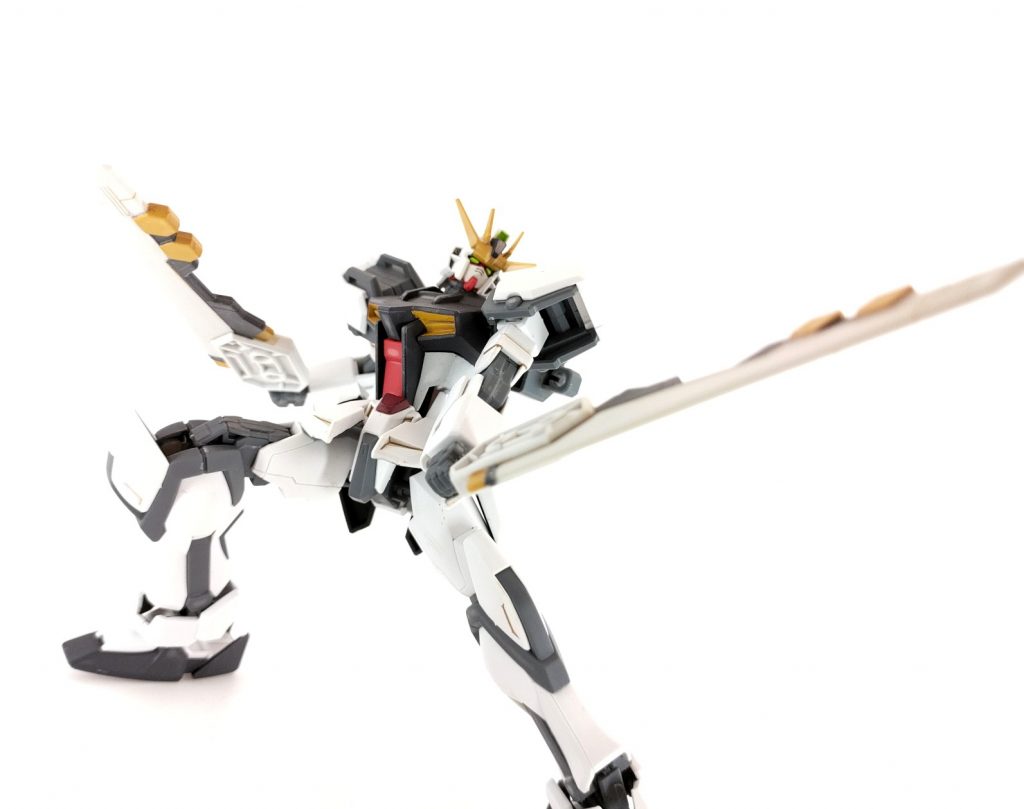 格闘形態の「ソードモード」、それぞれ換装することができます。