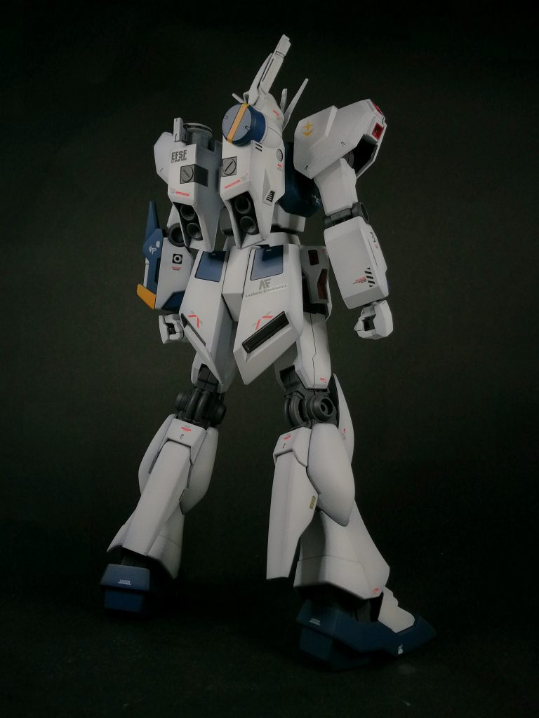 イオがシャアの反乱の時まで現役だったら...的なイメージですサンボル版のフルアーマーガンダムの色に塗っています