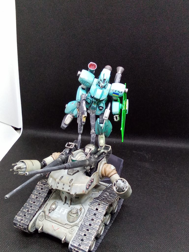 ジャベリン トップアタックモード本当はあの国の戦車を撃破したいところですが・・戦車を作ったことがないので 以前製作したガンタンクで代用