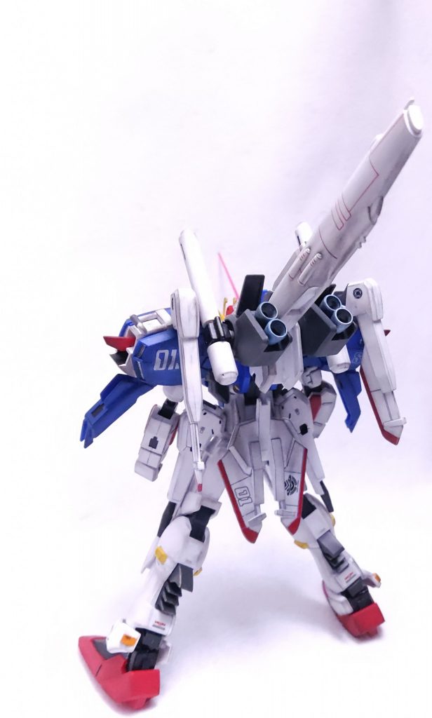 何にしても可動範囲がきついプラモでバランスが取りにくい…