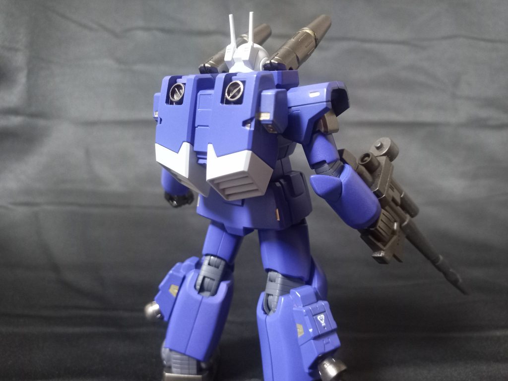 背中。ジム・ドミナンスのスラスターを移植しましたが意外と似合ってますね。