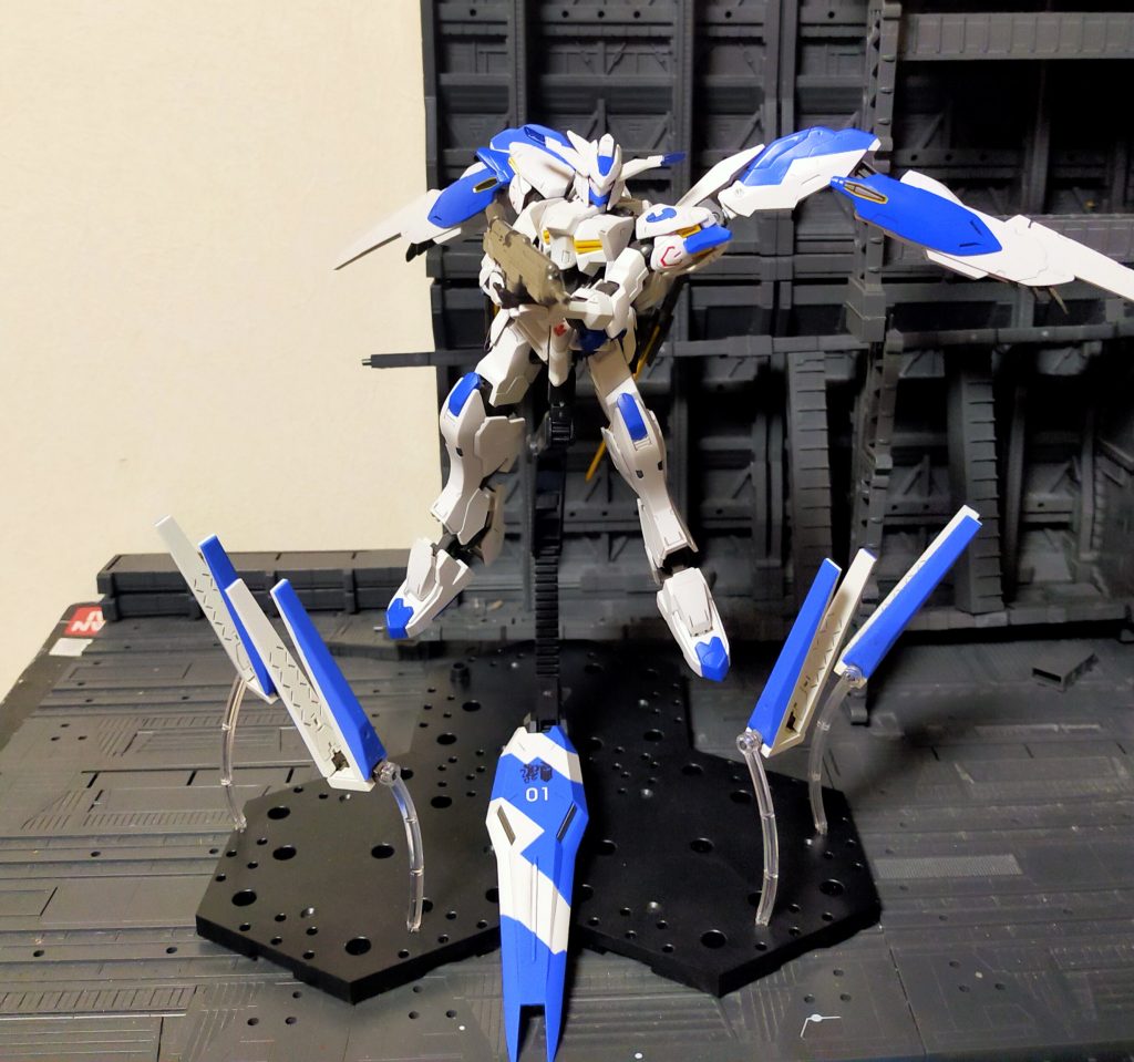 ファンネルによる遠隔攻撃も可能。（後はマッキーがニュータイプになれるかは謎。あ、インコムが使えるか。）