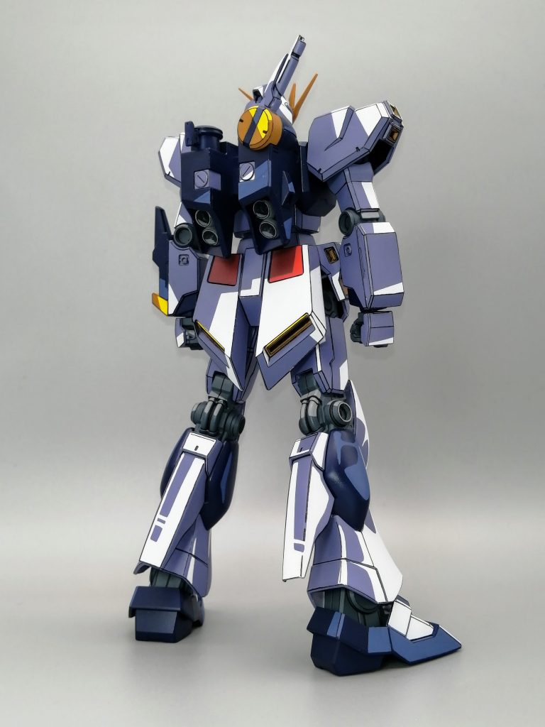 私はνガンダムのひざからくるぶし位までのエッジのだるいデザインが他のエッジの立った部位とマッチしてない気がして違和感あるのですが影を書き込むことで多少は全体的に整ったかな～と自分なりに納得してます。