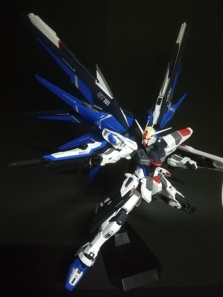 SEED系の機体といえばこのポージング!？ヽ(ヽﾟﾛﾟ)