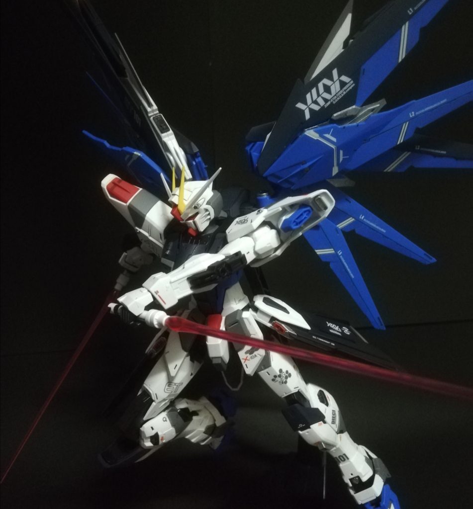 ビームサーベルは逆手持ちのイメージがあります