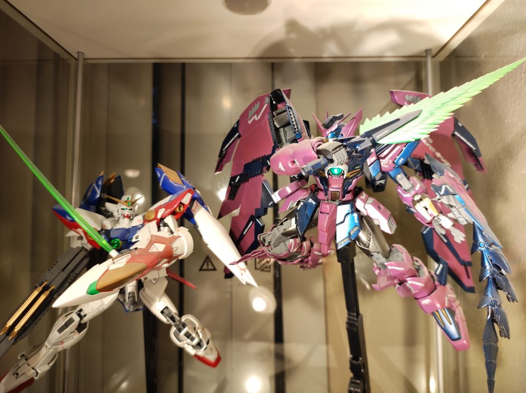 ヒイロは 'ゼクス、俺もお前も弱者なんだ!'と言った後、決着の時が来ました。