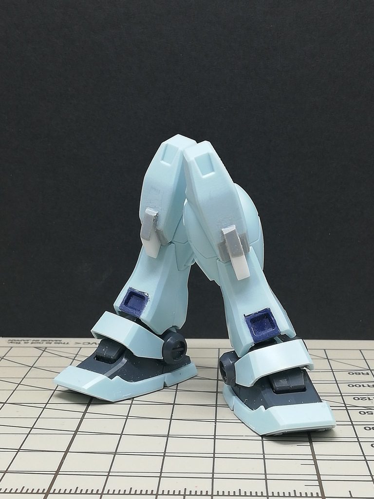 下半身はカスタムですが、足首センサーはクゥエルから切り出して接着。