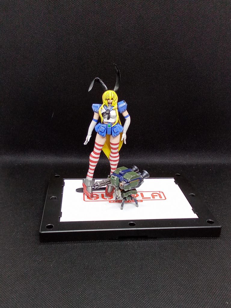 ノーベルガンダムは腕の肘間接を破損させてしまったため倉庫番をさせていましたが・・パテで造形して復活あとは顔・前髪・胸部&服・脚部をパテで造形装甲に丸みを持たせてみました。髪の毛部分は針金を入れる実験代になってもらいました。 あと、足が3mmほど長くなっています。