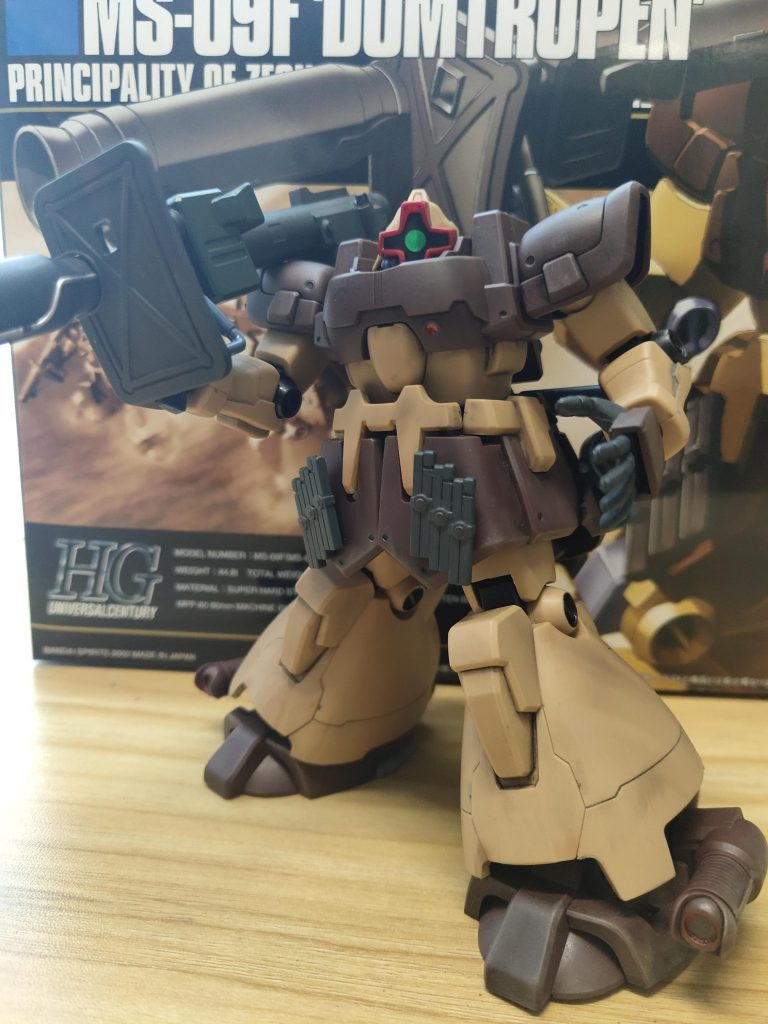 最近はガンダム系しか作っていなかったのでこのボリューム感は圧巻ですね。足元にウェザリングマスターを結構使用しています。ウェザリングマスターってホントに簡単に陰影を付ける事が出来るので色があれば使うべきですね!