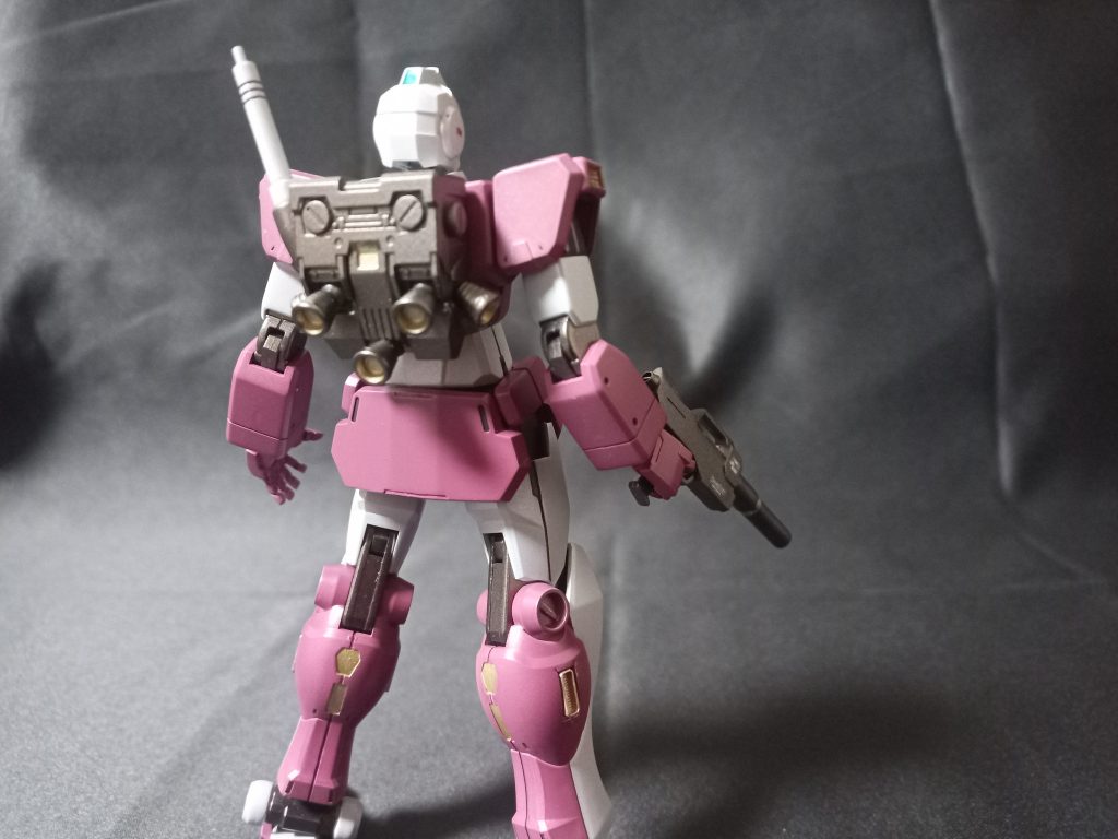 背部。ガンダムFSDのバーニアって地味に5基も付いてるんですよね。