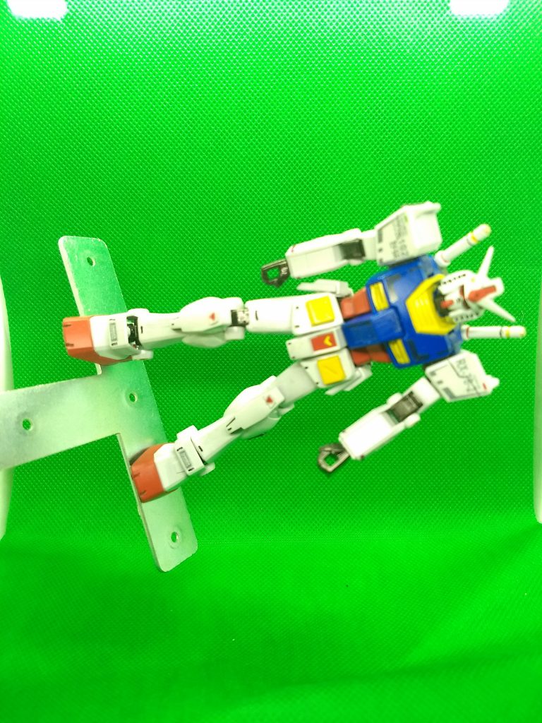 マグネットのおかげで金属面であれば横向きでも固定します。