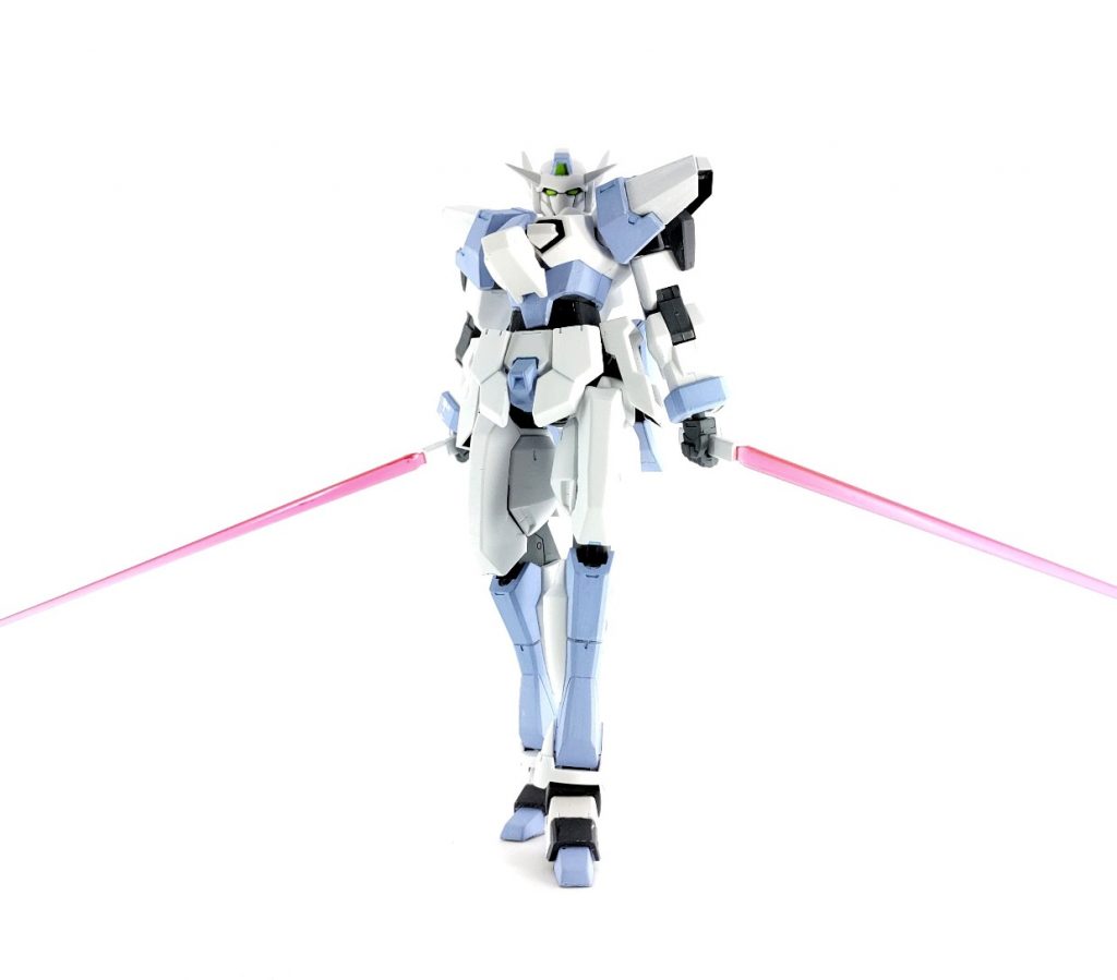 近接攻撃用のビームサーベルは、2本装備しています。こちらもシンプルな性能で、これといった特徴はありません。