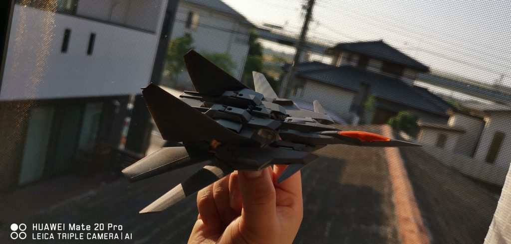 迎撃機として素早く対象へ迎えるようにとハイパワーなエンジンを載せ機体側面にはGNコンデンサーを搭載、出撃前にGN粒子を蓄えるので戦闘中は機体の重量が軽くなり様々なマニューバをすることができるようになります。