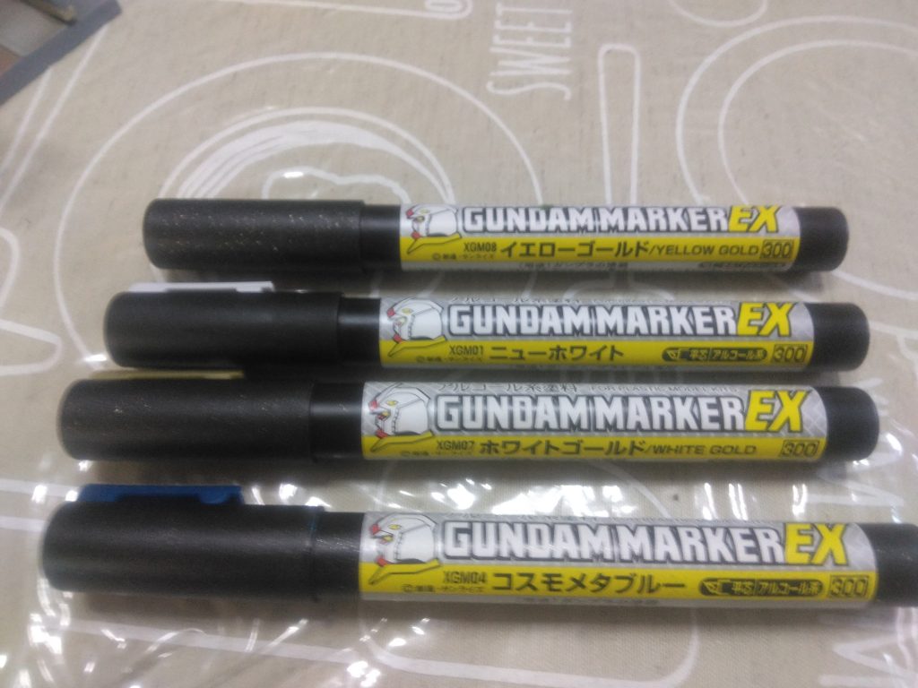 塗装に使用したのはこの4色です。