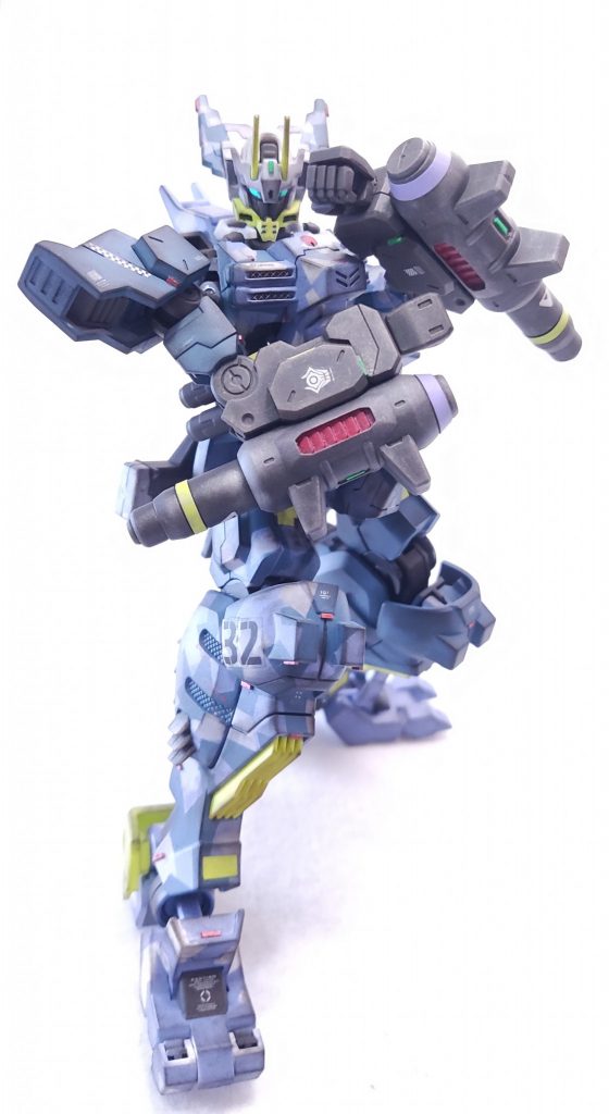 トンファーとか、意外性がありそうで結構使う機体があるやつ！バーチャロンのアファームドを思い出したので迷彩にしました！