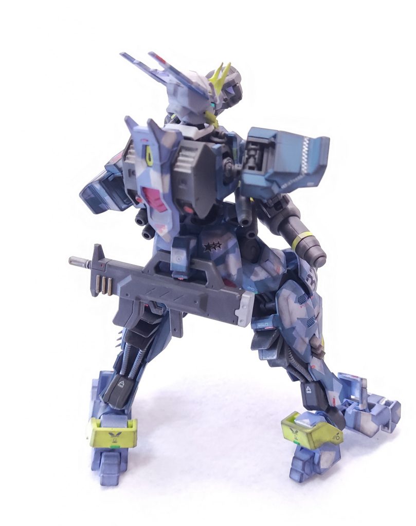 NINJAぽいので黒と金でも良さそう。今回は蛍光カラーを生かせる色合いにしました。