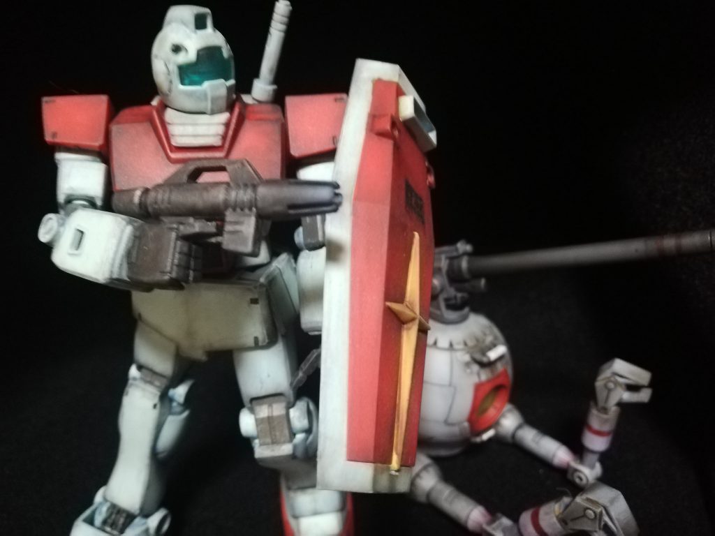 後ろにいるのは…次回投稿予定の7作目空飛ぶ棺桶君です(  ̄ー ̄)ただジムとボールはスターウォーズのC3POとR2D2なみのベストコンビだと思います♪(*≧ω≦)