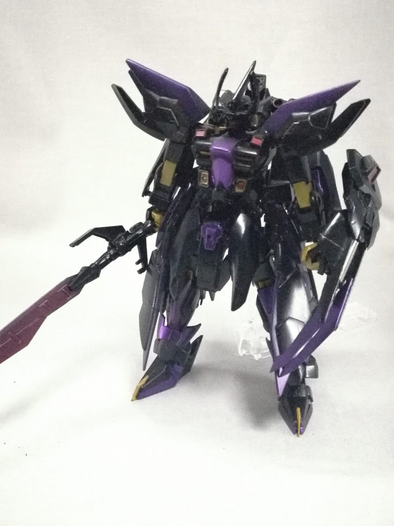 スタイルがイマイチだったので、前腕の交換、太腿延長腰のスラスター？はひっくり返してマント風に色は気づいたらアストレイゴールドフレーム色になってました…頭もアストレイだからなおさら…