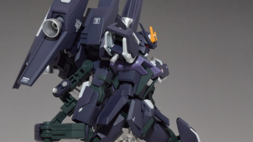 撮影中、腕ではなくアームの方がホントにイカれてしまったのでアナハイム製の両面テープでその場を泣く泣く乗り切りました(泣)