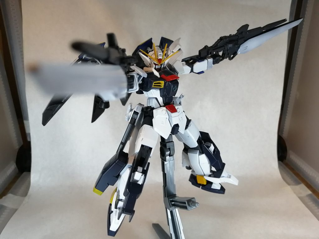 マグナムを構えてのポージング多分こんなことやってたら腕吹っ飛びますね