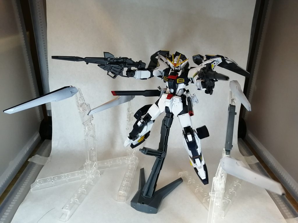 そしてフルバースト!やっぱりこういう武装てんこ盛りみたいな機体は作ってて楽しいです。これからもこんな感じで制作していきます。