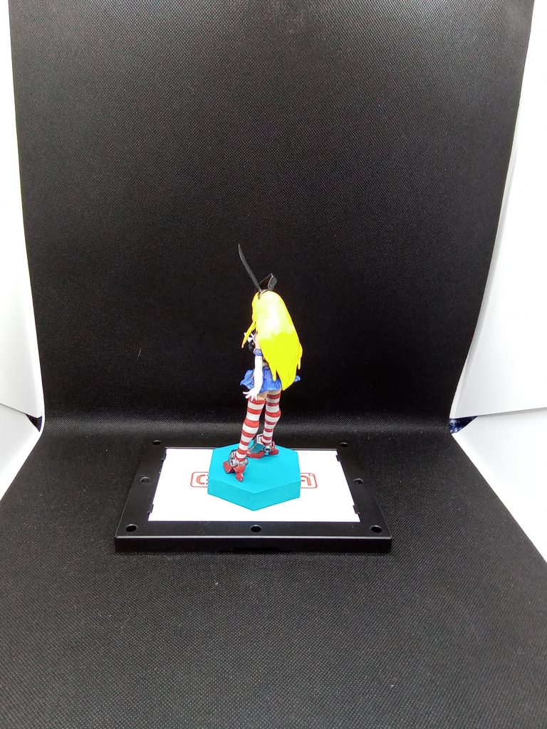 髪の毛は造形粘土でそれっぽく毛先部分はエポパテで造形指は30mmシスターの拡張パーツを使用してます。下からのアングルは危ない衣装となってしまったのでこの角度でw