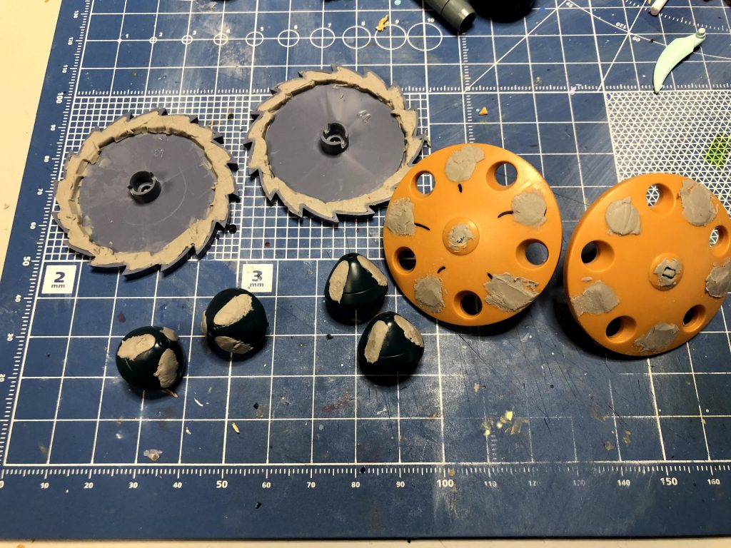 回転刃は旧キットのアッグとぎゃんのシールドから流用