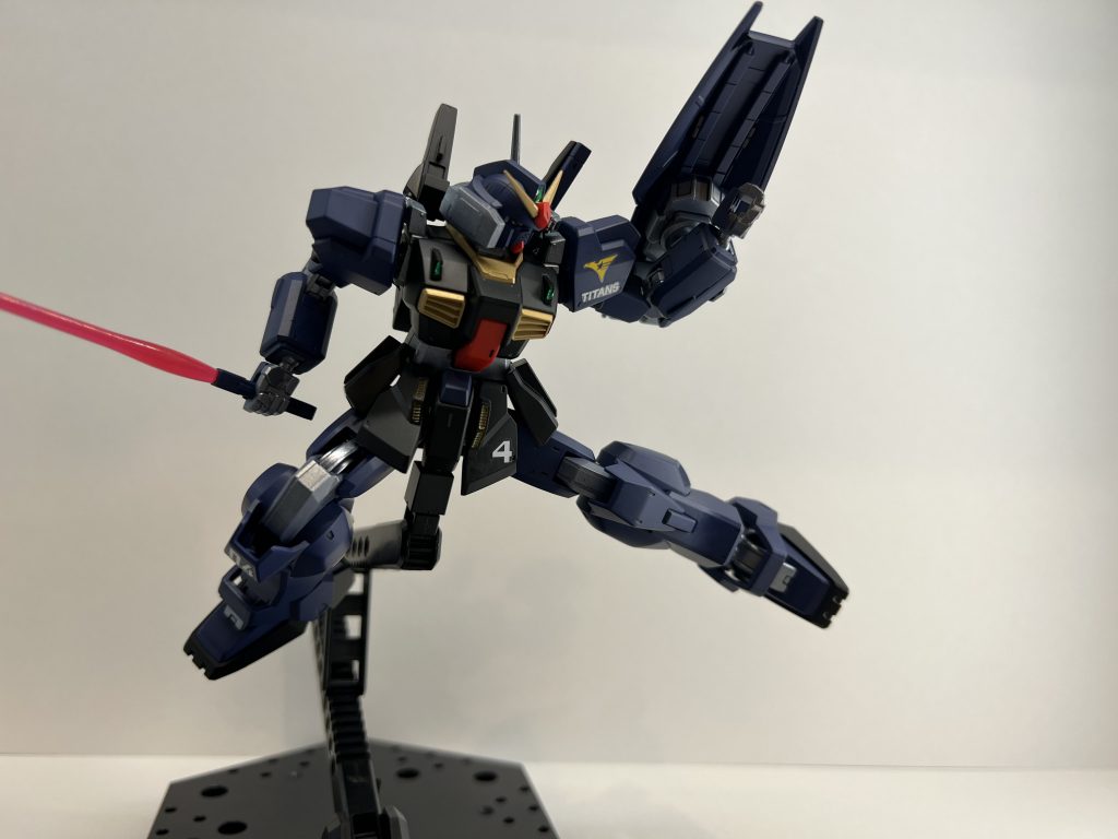 よくプッシュされるMk2の脚癖の悪さシリンダーも立ち姿だとみえ辛いですが、ポージングの時にちらりと見えると精密感が増して見えると思います。