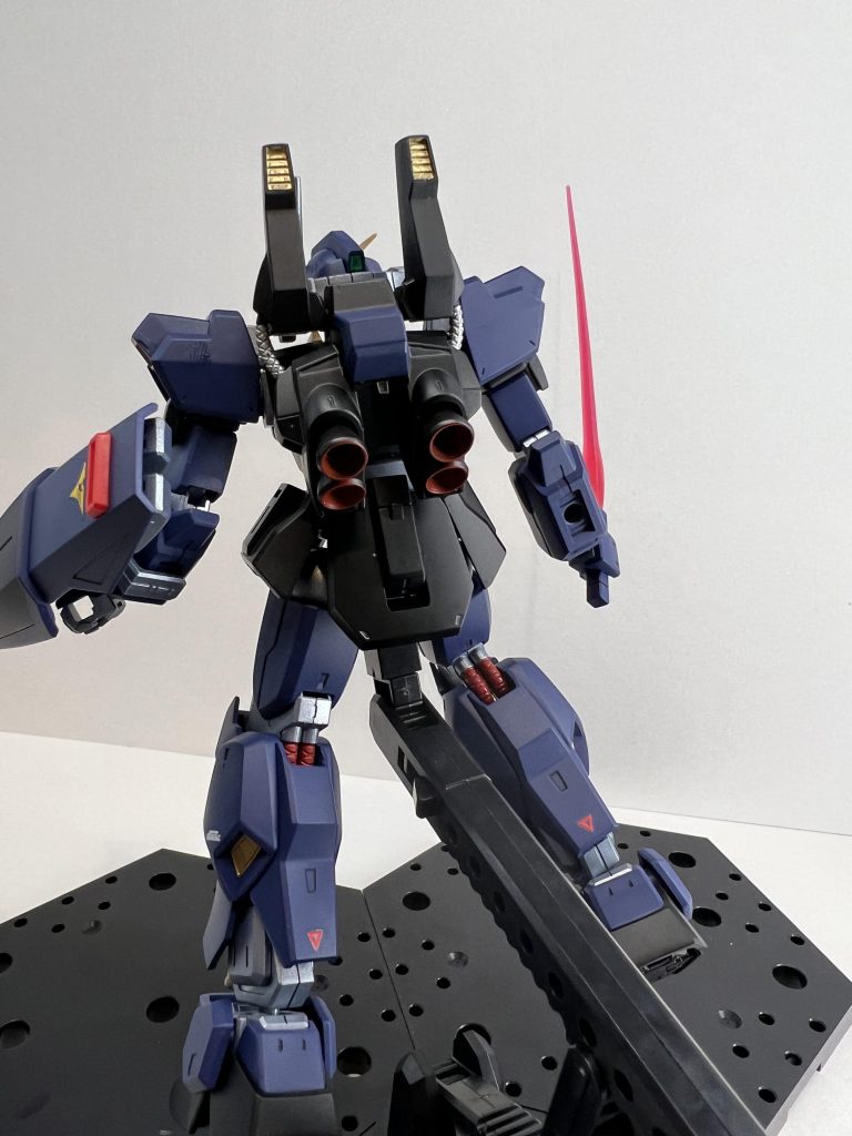 塗り分け頑張ったで賞エゥーゴカラーが手に入ったら切り落としてチューブとかに付け替え加工とかも試してみたいです