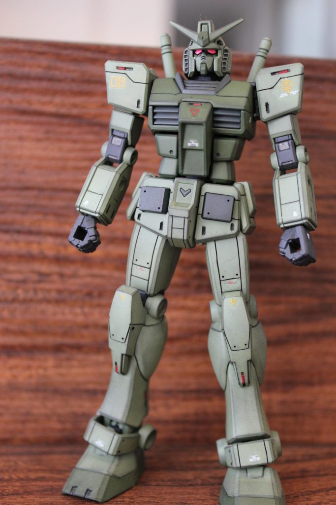 初めてのスジボリで線もガタガタ、パテでの修正もしていません。