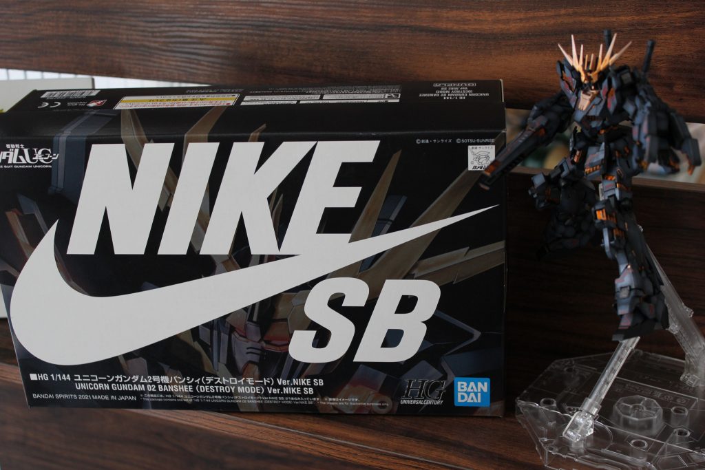 NIKE SBの入れ箱と一緒にパシャリ。
