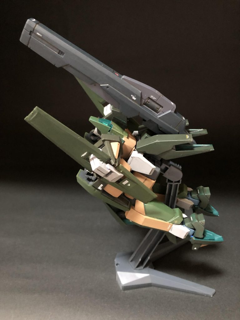 変形後を意識してデカールを貼ったつもりなのですが、なかなか難しいものですね。