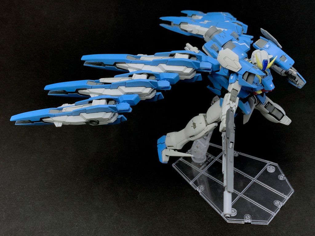 第4形態。GNプロトビットの各接続基部にはポリキャップを内蔵してありますが、さすがに重くて垂れます。