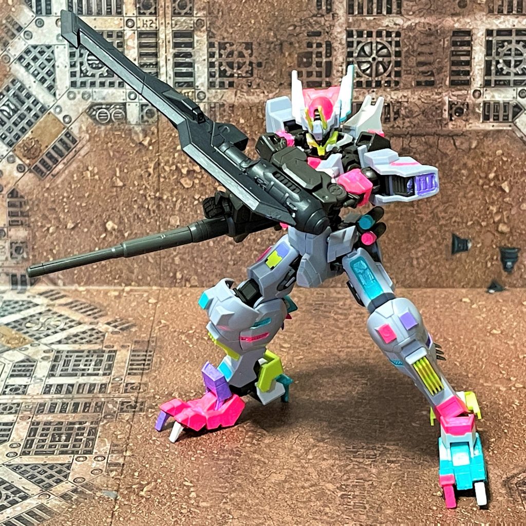 大柄なので取り回しこそ難しいですが、打撃と防御の他、斬撃、刺突、引っ掛ける、後方の敵に素早く対応する、など様々な運用が可能になりました。